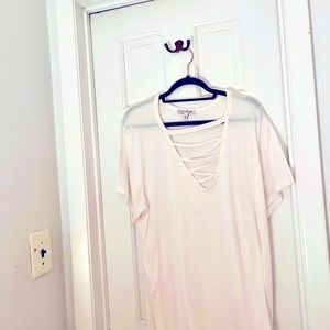 White criss cross strappy front top. Size XL